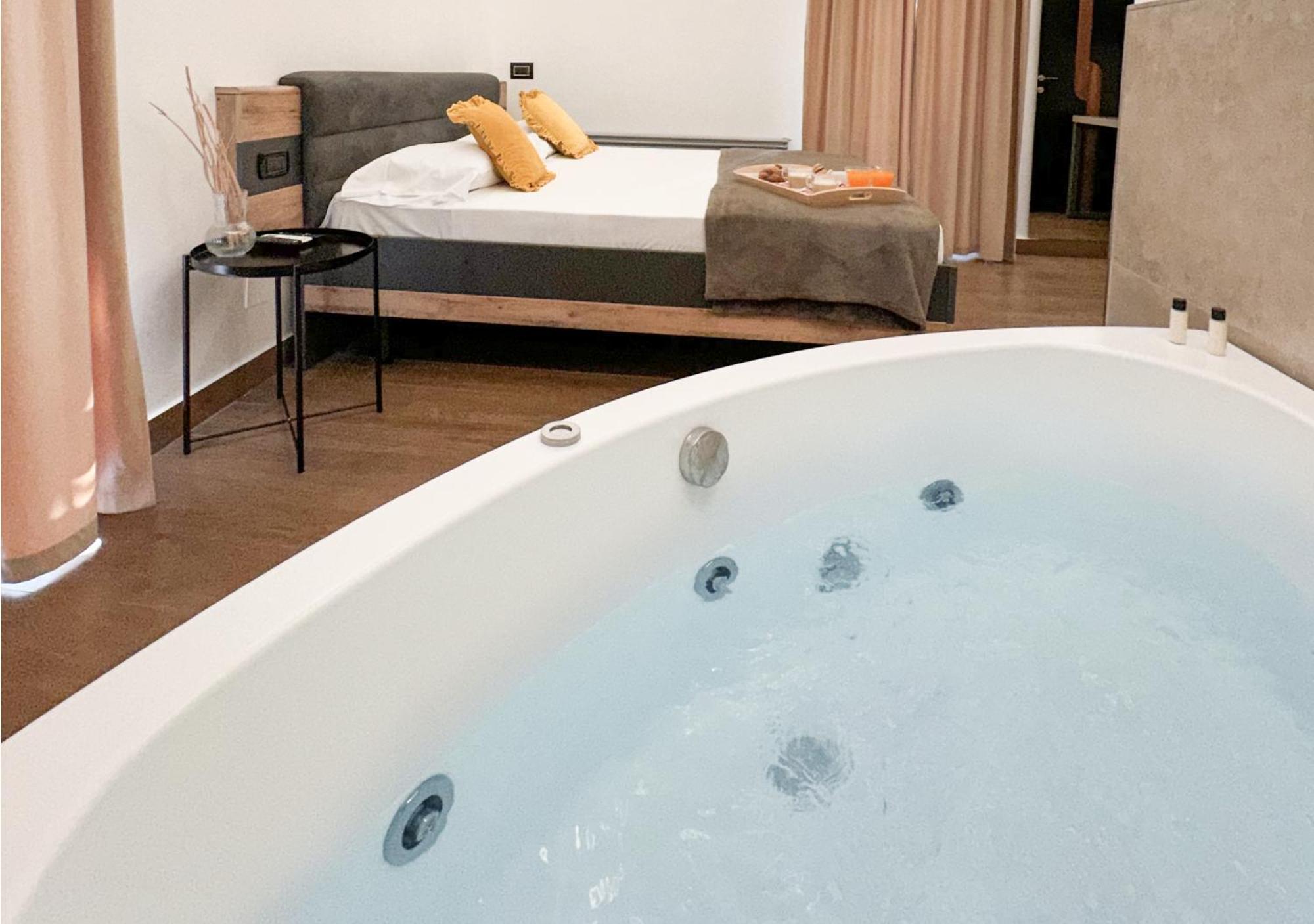 Olympus Capua Hotel Eksteriør billede
